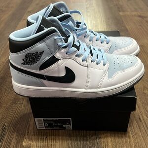 Air Jordan 1 Mid SE